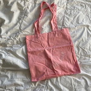 With Jéan tote